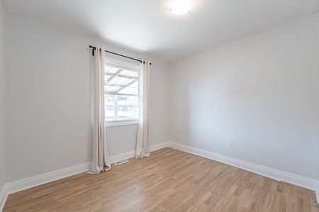 For Lease - 257 Tragina Avenue, Hamilton, Ontario - Photo 2