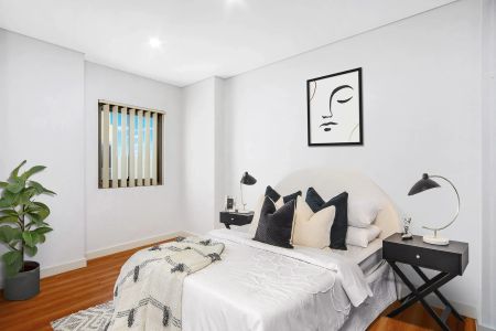 Light-Filled Two-Bedroom Apartment with North & East Aspect - Photo 2
