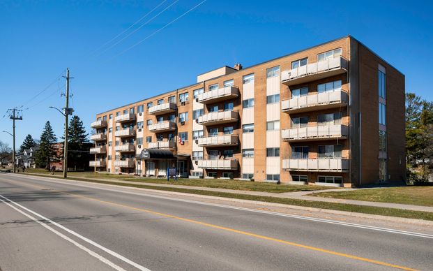 Franklin Manor Apartments - PARKING SPACE, WATER & HEAT INCLUDED, HYDRO EXTRA - Photo 1