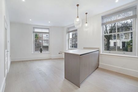 4 bedroom maisonette in London - Photo 2