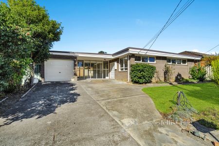 12 Lowen Road, Glen Waverley - Photo 2