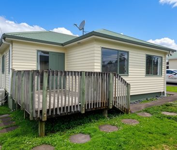 5A Amberley Avenue, Te Atatu South - Photo 2