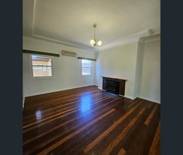 136 South Street, Centenary Heights, Qld 4350 - Photo 4