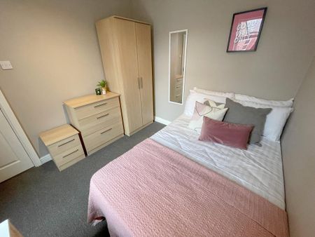 4 bedroom terraced house to rent - Photo 3