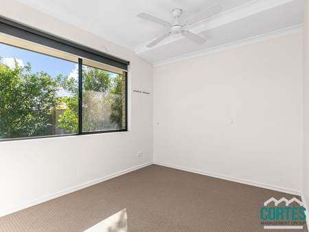 6 Avon Cres, Atwell WA 6164 - House For Rent | Domain - Photo 5