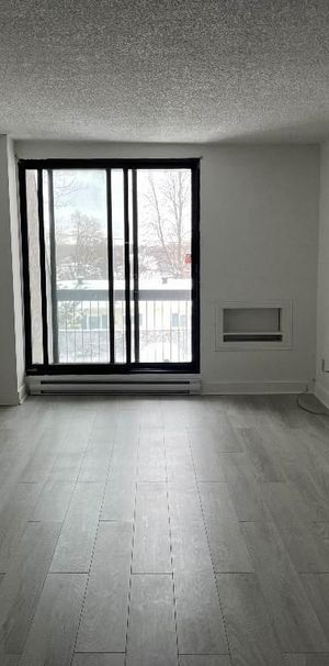 Laval - 4 1/2 - 5 1/2 - Montmorency- Chauffé, Béton , Ascenseur - Photo 1