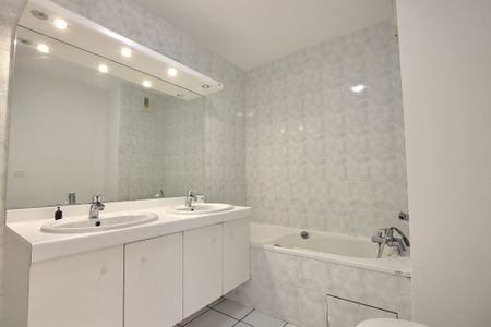 Location Appartement 4 pièces 114m² CHAMALIERES 63400 - Photo 4