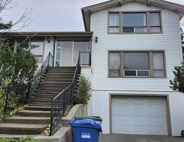 Knob Hill Main Floor Home 2 Bedroom + Living room | Calgary - Photo 1