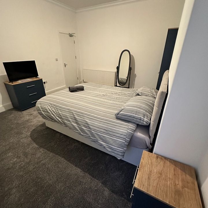 Room in a Shared House, Laird Street, CH41 - Photo 1