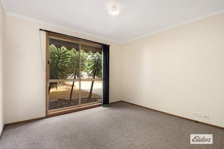 Charming 3-Bedroom Home with Spacious Outdoor Living – Perfect for Families! - Photo 2