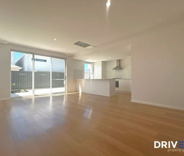 Near-New 4x2 Double-Storey Home in Prime Currambine Location - Photo 1
