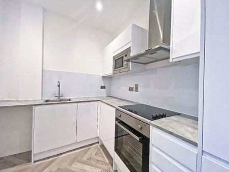 Redfields Lane, Church Crookham, Fleet, Hampshire, GU52 - Photo 3