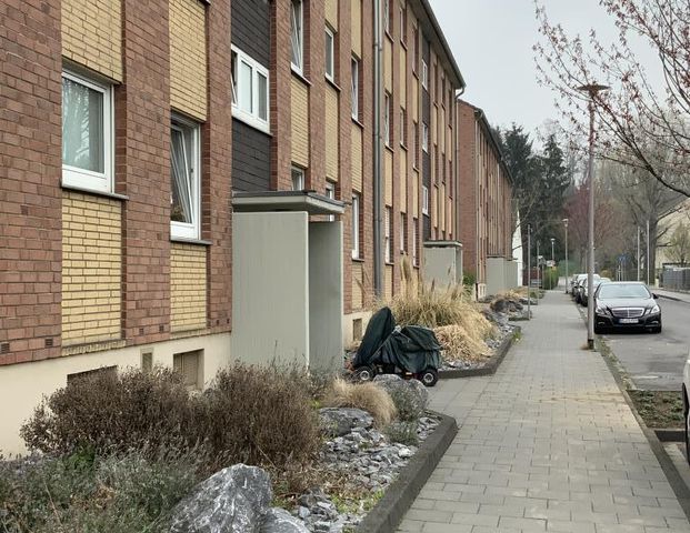 Wir spendieren ein neues Bad - Sie tapezieren! - Foto 1