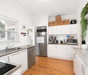 Spacious Family Home - Photo 3