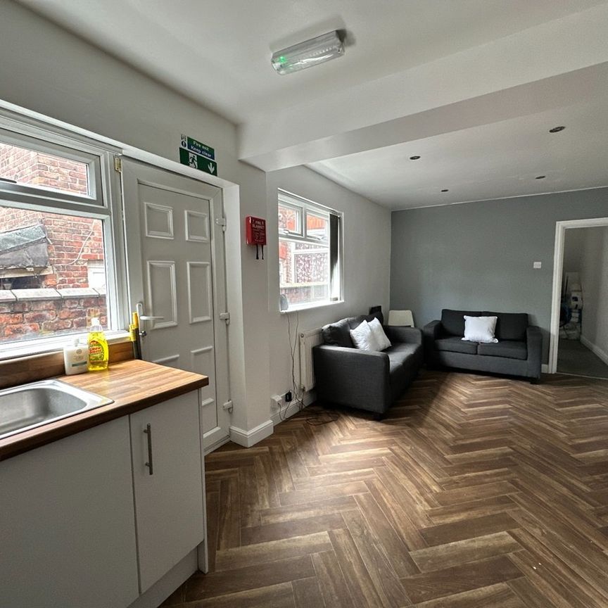 Room in a Shared House, Daisy Bank Road, M14 - Photo 1