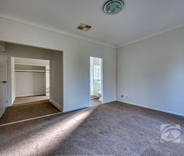 IDEAL FAMILY HOME - Photo 3