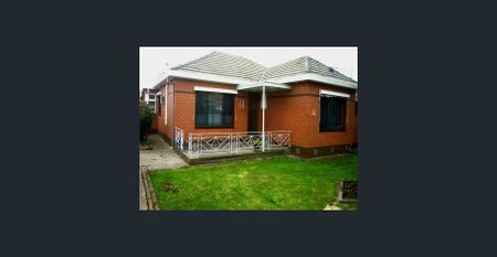 “Neat & Tidy Family Home“ - Photo 3