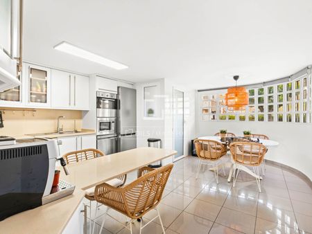 Excellent 5 Bedroom house / villa with 100m² garden for rent in Cabo de las Huertas - Photo 5