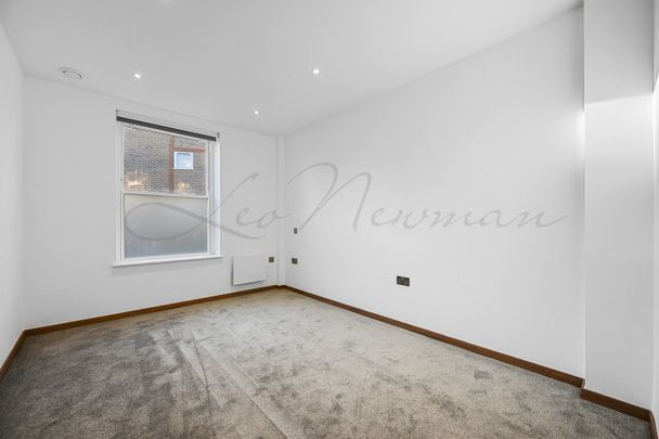 AC Court, Limehouse, KT7 - Photo 1