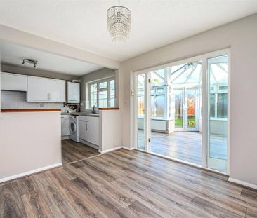 5 bedroom semi-detached house to rent - Photo 2