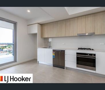 STUNNING 1 BED APARTMENT IN HEART OF CBD - Photo 2