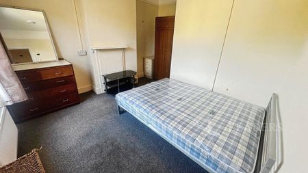 4 bedroom detached house to rent - Photo 2