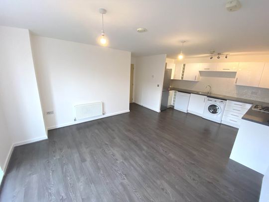 Price £1,595 pcm - Available Now - Unfurnished - Photo 1