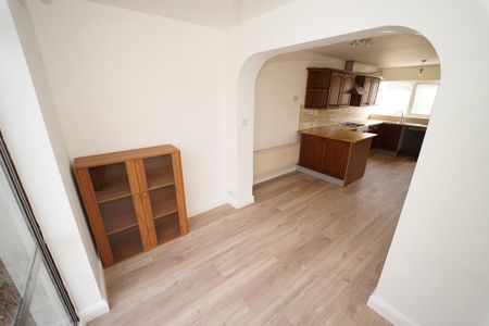 3 bedroom semi-detached house to rent - Photo 3