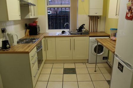 4 Bed Terraced House, Langley Road, M14 - Photo 5