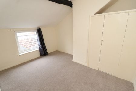 2 bedroom Mid Terraced House to let - Photo 3