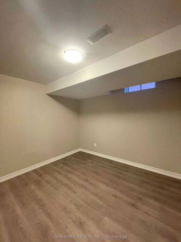 90 Maverick Crescent #Bsmt - Photo 4