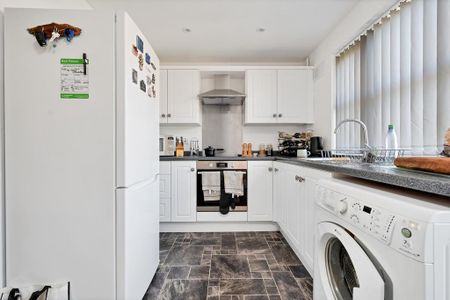 2 bedroom terraced house to rent - Photo 3