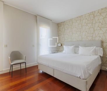 Stunning townhouse with garden and private pool for rent in Mistral... - Photo 6