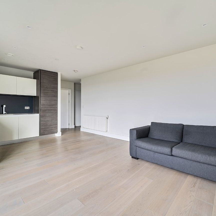 Kidbrooke Park Road, London, SE3 - Photo 1