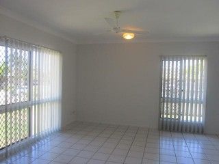 FAMILY LIVING – MT LOUISA - Photo 3