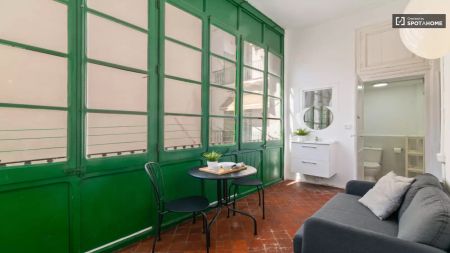 Double bed in Room in a shared 7-bedroom apartment for rent in la Dreta de l'Eixample. - Photo 2