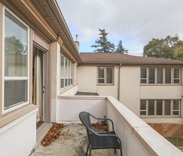 For Lease - 8 Ridge Hill Drive Unit# 4, Toronto, Ontario - Photo 2