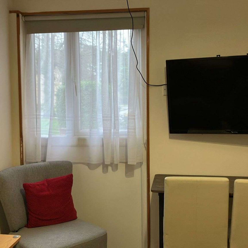 A Comfortable House Share Room 3 - Photo 1