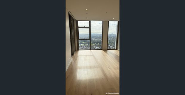 Brand New Three-Bedroom Apartment in the Central of Melrose Park with City View - Photo 1