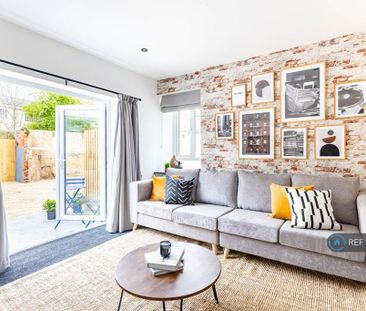 1 bedroom in a house share to rent - Photo 2