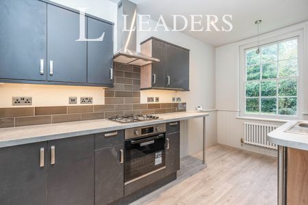 3 bedroom apartment to rent Titchfield Lane - Photo 4