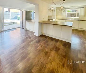 3 bedroom detached house to rent - Photo 6