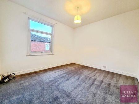 2 bedroom end of terrace house to rent - Photo 4