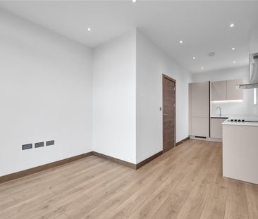 Pyrford Road, West Byfleet, KT14 - Photo 2