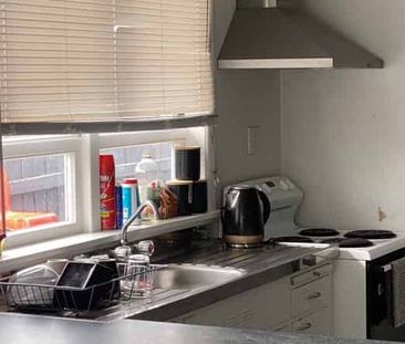 Family home, Great location - Photo 2