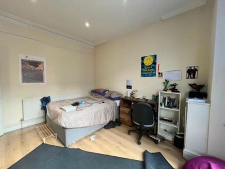 5 bedroom terraced house to rent - Photo 5