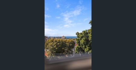 Coastal Comfort Meets Urban Convenience – Fully Furnished Spacious 2-Bedroom Apartment in Randwick - Photo 5