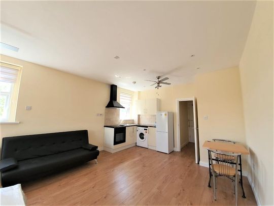 Studio to rent - Photo 1