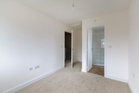 3 bedroom end of terrace house to rent - Photo 3