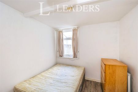 5 bedroom house to rent Exmouth Road, Exmouth, Southsea, PO5 - Photo 3